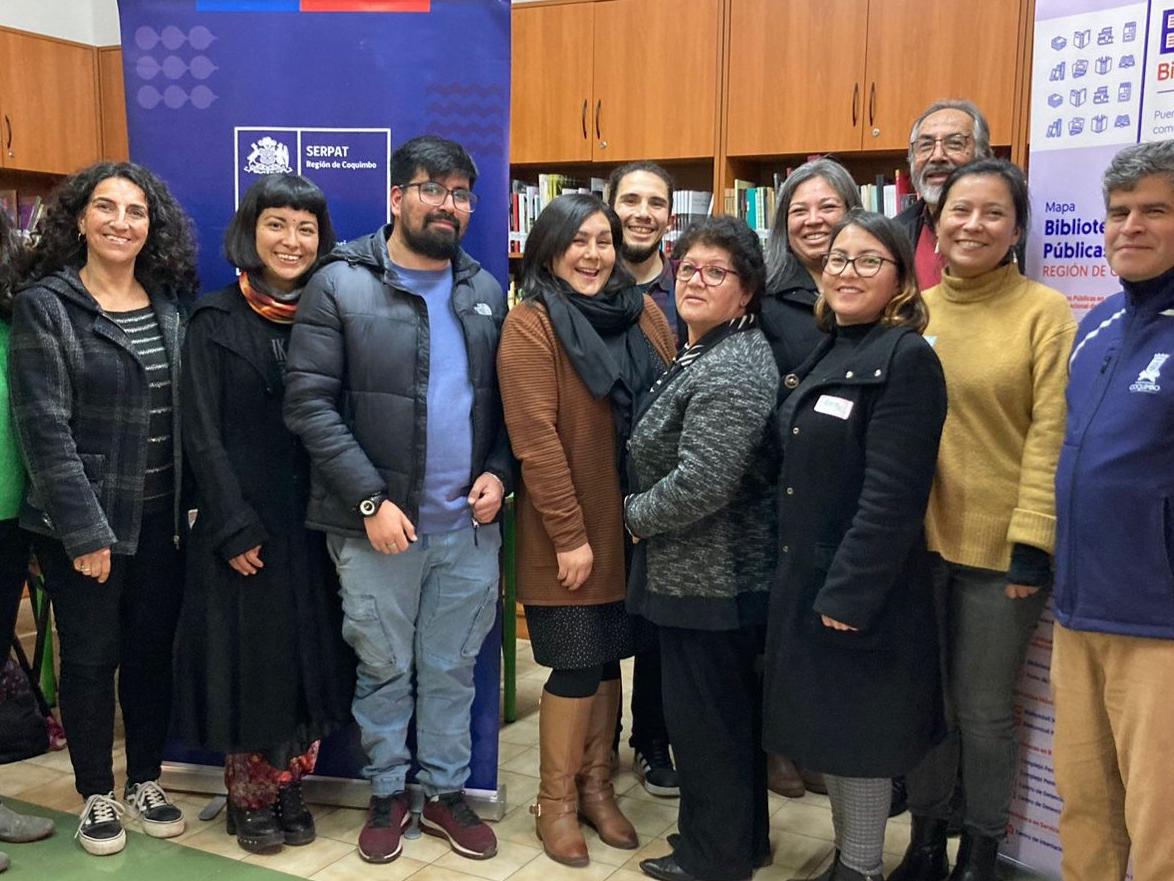 Conductores de la red de clubes de la región de Coquimbo y equipo de la CR de bibliotecas públicas