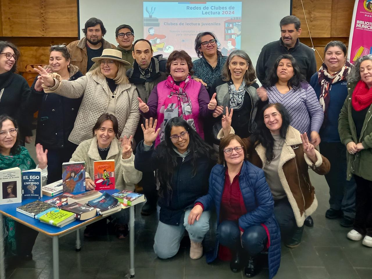 Conductores de la red de clubes de la región de La Araucanía y equipo de la CR de bibliotecas públicas