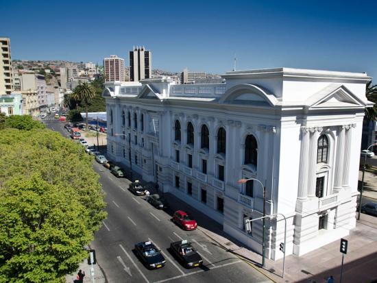 Biblioteca Santiago Severín Celebra 141 años de historia